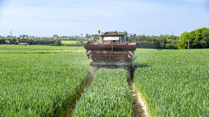 Grâce à l'outil CHN, la fertilisation est ajustée selon le stock d'azote dans le sol et le potentiel de croissance du blé.