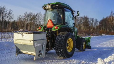 Épandeur de sel ST pour tracteur compact. Épandeur de sel ST pour tracteur compact.