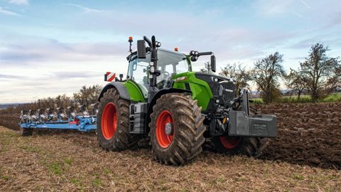 Le Fendt 620 Gen7 reprend des innovations déjà présentés sur des modèles plus puissants. Il inaugure le nouveau 4-cylindres Agco Power Core 5 de 5 litres. Le Fendt 620 Gen7 reprend des innovations déjà présentés sur des modèles plus puissants. Il inaugure le nouveau 4-cylindres Agco Power Core 5 de 5 litres.