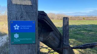 Une fois acquise par le Conservatoire du littoral, les terres agricoles tombent dans le domaine public. Une fois acquise par le Conservatoire du littoral, les terres agricoles tombent dans le domaine public.