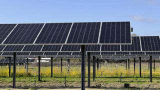 Le projet de loi sur le partage de la valeur dans l'agrivoltaïsme prévoit de limiter la taille de l'installation pour une exploitation à 5 MWc. Le projet de loi sur le partage de la valeur dans l'agrivoltaïsme prévoit de limiter la taille de l'installation pour une exploitation à 5 MWc.