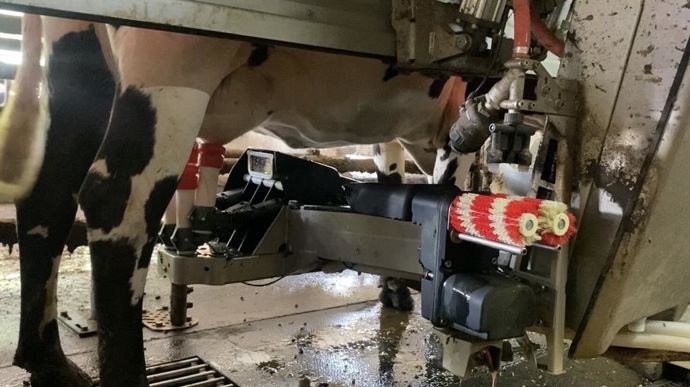 En général, les exploitations avec un robot produisent davantage de lait par vache, ce qui permet de rentabiliser l'équipement.