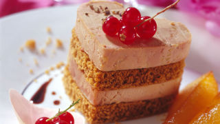 Millefeuille de foie gras au pain d'épices. Millefeuille de foie gras au pain d'épices.