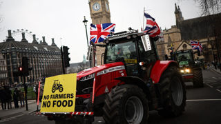 Les agriculteurs britanniques ont manifesté dans les rue de Londres le 10 février 2025 contre une taxe sur la succession annoncée par le gouvernement, visant certaines exploitations. Les agriculteurs britanniques ont manifesté dans les rue de Londres le 10 février 2025 contre une taxe sur la succession annoncée par le gouvernement, visant certaines exploitations.