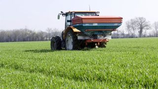 Le modèle de pilotage de la fertilisation azotée Ferti-Adapt CHN peut être intégré à des OAD (outils d'aide à la décision). Le modèle de pilotage de la fertilisation azotée Ferti-Adapt CHN peut être intégré à des OAD (outils d'aide à la décision).