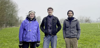Clarisse, Titouan et Gwenaël (de gauche à droite) envisagent de reprendre une quarantaine d'hectares en grandes cultures et maraîchage. Clarisse, Titouan et Gwenaël (de gauche à droite) envisagent de reprendre une quarantaine d'hectares en grandes cultures et maraîchage.