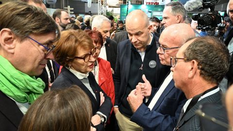 « On invoque souvent la dette environnementale que nous pourrions laisser à nos enfants. Mais je ne veux pas non plus leur laisser une dette alimentaire », a affirmé Annie Genevard au Salon de l'agriculture, dimanche 23 février.