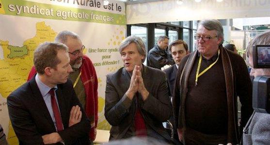 Au stand de la CR au Sima, Stéphane Le Foll et Guillaume Garot, ministres de l'Agriculture et de l'Agroalimentaire lors de l'inauguration du Salon.