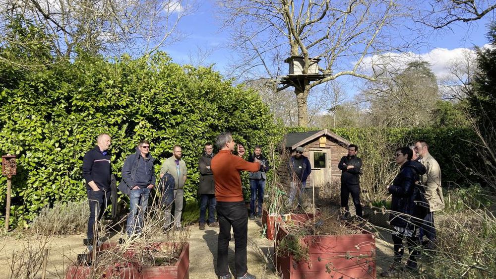 Groupe d’apprenants durant une formation au domaine de Chaumont-sur-Loire.