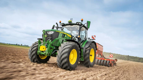 John Deere, porté par ses best-sellers comme le tracteur 6R 155, affiche toujours des bénéfices sans commune mesure avec ses concurrents. John Deere, porté par ses best-sellers comme le tracteur 6R 155, affiche toujours des bénéfices sans commune mesure avec ses concurrents.