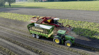Grâce au tapis qui équipe la GX 360, les matières sensibles comme les pommes de terre subissent moins de chocs pendant le chargement. Grâce au tapis qui équipe la GX 360, les matières sensibles comme les pommes de terre subissent moins de chocs pendant le chargement.