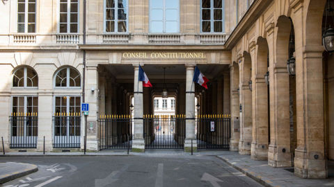 Après le vote par le Parlement de la loi d'orientation agricole, le Conseil constitutionnel a été saisi par des députés pour vérifier sa conformité avec les textes de la Constitution. Après le vote par le Parlement de la loi d'orientation agricole, le Conseil constitutionnel a été saisi par des députés pour vérifier sa conformité avec les textes de la Constitution.