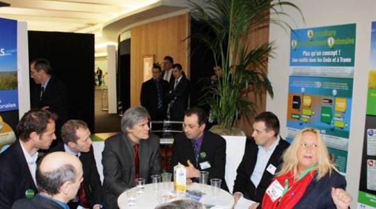 Stéphane Le Foll et Guillaume Garot au stand de Trame lors de l'inauguration du Sima, le 24 févreir 2013.