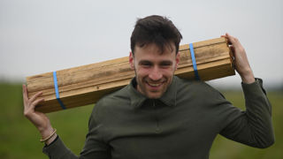 Viktor Mac est le président d’une jeune association, La Repousse, base dans les Ardennes et qui organise des chantiers de bénévoles sur des exploitations dans le Nord-Est. Viktor Mac est le président d’une jeune association, La Repousse, base dans les Ardennes et qui organise des chantiers de bénévoles sur des exploitations dans le Nord-Est.