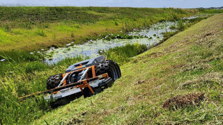 Le Raymo Torpedo avec coupe R48Craft (débroussaillage), qui est la configuration standard pour le travail au quotidien sur les terrains difficiles.