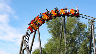 À 15 km de Clermont-Ferrand (Puy-de-Dôme), ce parc d’attractions familial, creusé dans une coulée de lave, réjouira petits et grands. À 15 km de Clermont-Ferrand (Puy-de-Dôme), ce parc d’attractions familial, creusé dans une coulée de lave, réjouira petits et grands.