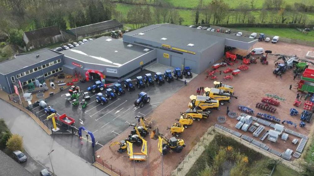 La base New Holland du groupe Douillet, à Trun (Orne). La base New Holland du groupe Douillet, à Trun (Orne).