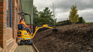Une micropelle électrique de 1 tonne chez JCB