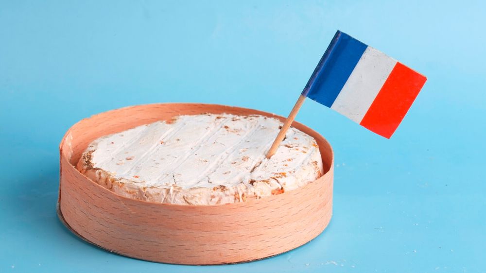 Camembert et drapeau français Camembert et drapeau français