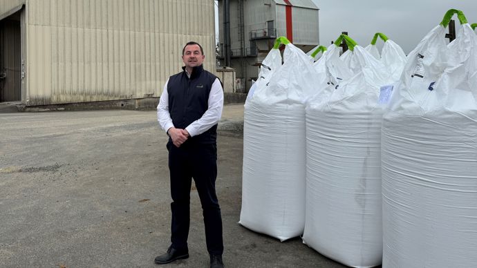 Jérémy Parmentier, directeur des négoces Jeusselin et Verron, souhaiterait développer une filière blé panifiable 100 % sarthoise.