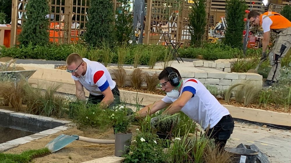 L’Unep accompagne notamment les jardiniers paysagistes dans les compétitions WorldSkills ou EuroSkills. Sur la photo : le tandem de paysagistes français aux dernières Olympiades mondiales, près de Lyon en 2024.