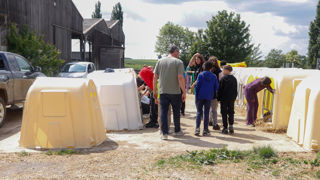 A la ferme des peupliers, « Les enfants ont pu caresser les veaux, sous réserve d'être sages ». A la ferme des peupliers, « Les enfants ont pu caresser les veaux, sous réserve d'être sages ».