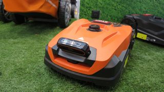 Le dernier né des robots sans fil périmétrique de la marque Yardforce