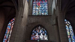 La basilique Notre-Dame de l’Espérance, situé à Charleville-Mézières, abrite un ensemble de 68 verrières, unique en Europe. La basilique Notre-Dame de l’Espérance, situé à Charleville-Mézières, abrite un ensemble de 68 verrières, unique en Europe.