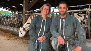 À 36 et 37 ans, Mélanie et Matthieu Bodin élèvent une centaine de vaches laitières hautes productrices.
