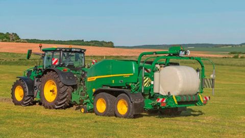 Presse enrubanneuse C442R de chez John Deere