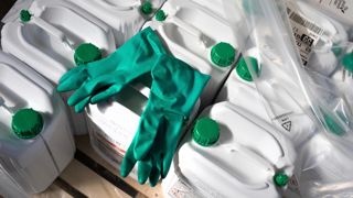 La substance active quinoléine-8-ol, classée 1B, a été réhomolooguée par l'Union européenne jusqu'en 2032 au titre de la clause d'« exposition négligeable ». La substance active quinoléine-8-ol, classée 1B, a été réhomolooguée par l'Union européenne jusqu'en 2032 au titre de la clause d'« exposition négligeable ».