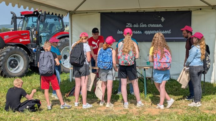 Pour la troisième édition des journées de l'agriculture EMC2, la coopérative a donné une nouvelle dimension à son opération d'accueil des élèves en recevant 700 collégiens, en partenariat avec l'ULM.