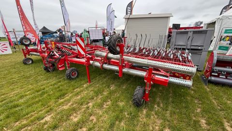 Razol Suire présente l'Excellio, une herse étrille de précision proposée en 6, 9 et 12 m.