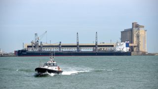 En 2024-2025, les exportations de blé du port de La Rochelle se sont resserrées sur les pays européens, tandis que les pays tiers ont préféré se tourner vers d'autres fournisseurs, avant de revenir en fin de campagne. En 2024-2025, les exportations de blé du port de La Rochelle se sont resserrées sur les pays européens, tandis que les pays tiers ont préféré se tourner vers d'autres fournisseurs, avant de revenir en fin de campagne.