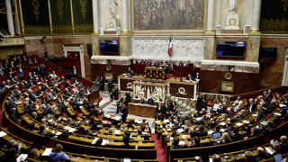 « Compte tenu de l’absence de majorité à l’Assemblée nationale et  compte tenu de l’imprévisibilité de ce qui peut sortir, on sait ce qui rentre mais on ne sait pas ce qui va sortir [des débats parlementaires] », estime la ministre de l'Agriculture, Annie Genevard.