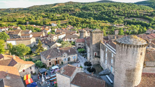 Le village de Sainte-Eulalie-d'Olt, dans l'Aveyron, accorde une grande place à l'art et aux artisans. Le village de Sainte-Eulalie-d'Olt, dans l'Aveyron, accorde une grande place à l'art et aux artisans.