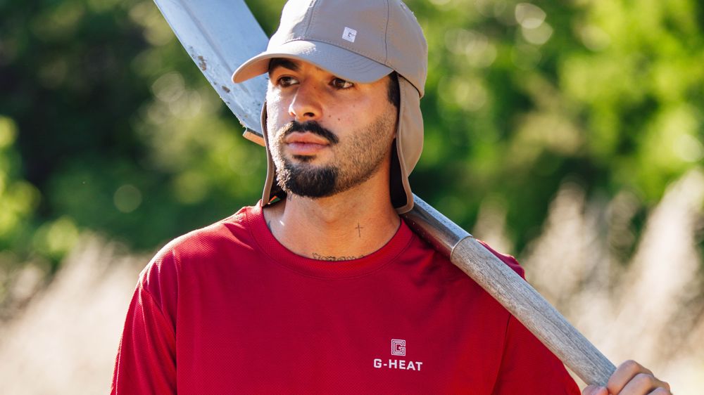 Casquette saharienne anti-UV et tee-shirt rafraichissant à manches longues.