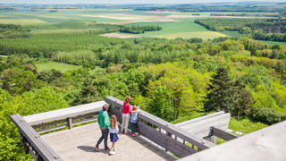 Vue depuis la tour observatoire du plateau de Californie sur la vallée de l'Aisne. Vue depuis la tour observatoire du plateau de Californie sur la vallée de l'Aisne.