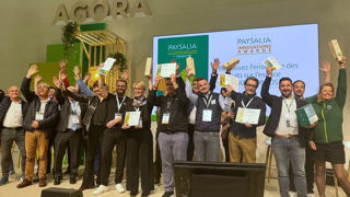 Les lauréats des Paysalia Innovations Awards 2023 avec une partie du jury représentant l’interprofession et piloté par l'Unep.
