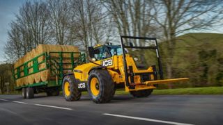 JCB fait évoluer les télescopiques 538-60 et 560-80 en leur proposant une version AgriPro. JCB fait évoluer les télescopiques 538-60 et 560-80 en leur proposant une version AgriPro.