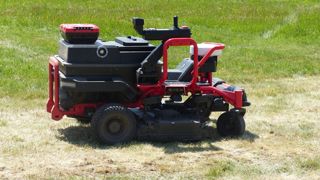 La machine autonome Kress Cut & Go KR800 était présentée en démonstration par la marque Kress sur le salon Demopark. Elle serait lancée en Europe en 2026.