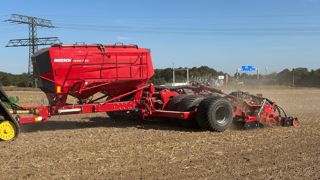 Avec sa largeur de travail de 7,20 m, le Horsch Versa 7 SW s'adressent à ceux qui traitent en 36 mètres. Avec sa largeur de travail de 7,20 m, le Horsch Versa 7 SW s'adressent à ceux qui traitent en 36 mètres.