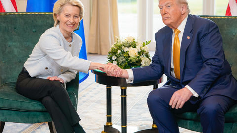 Pour les industriels européens les accords douaniers imposés par Donald Trump à l'Europe, représentée ici par sa présidente Usula van der Leyen, ne se révèlent ni porteurs de stabilité, ni de visibilité. Pour les industriels européens les accords douaniers imposés par Donald Trump à l'Europe, représentée ici par sa présidente Usula van der Leyen, ne se révèlent ni porteurs de stabilité, ni de visibilité.