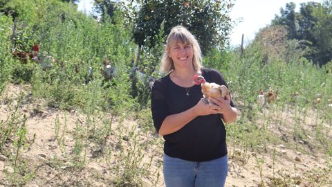 « La filière avicole est déficitaire : ce serait bien que de nouveaux éleveurs s’installent et notre groupement est là pour les épauler », indique Aline Dimier. « La filière avicole est déficitaire : ce serait bien que de nouveaux éleveurs s’installent et notre groupement est là pour les épauler », indique Aline Dimier.