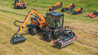 L'Alphetta avec son bras télescopique T6.5 et un broyeur frontal Lagarde.