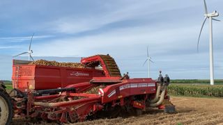 La renégociation des contrats par Mousline intervient dans un contexte de production record de pommes de terre en 2025 et de prix fortement baissiers. La renégociation des contrats par Mousline intervient dans un contexte de production record de pommes de terre en 2025 et de prix fortement baissiers.