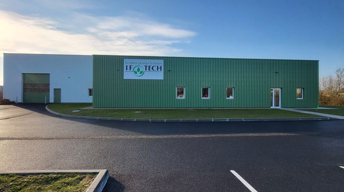 Les nouveaux locaux d’If Tech aux Ponts-de-Cé (Maine-et-Loire) occupent 800 m² et sont équipés de 500 m² de panneaux photovoltaïques.