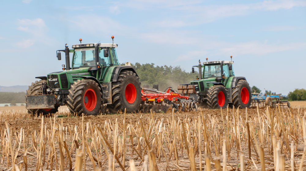 Le Favorit 926 « Vario » introduit sur le marché des tracteurs la transmission à variation continue qui deviendra le socle de la marque Fendt. Le Favorit 926 « Vario » introduit sur le marché des tracteurs la transmission à variation continue qui deviendra le socle de la marque Fendt.