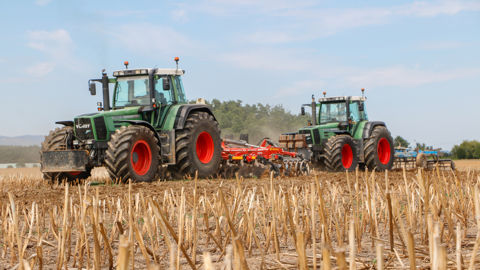 Le Favorit 926 « Vario » introduit sur le marché des tracteurs la transmission à variation continue qui deviendra le socle de la marque Fendt. Le Favorit 926 « Vario » introduit sur le marché des tracteurs la transmission à variation continue qui deviendra le socle de la marque Fendt.