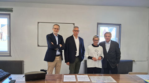 De g. à dr. : Stéphane Michel et Antoine Hacard, respectivement DG et président de Cérèsia, ont signé l'opération vendredi 30 septembre avec Jean-Philippe et Marie-Caroline Ethuin, propriétaires de Sogescaut.